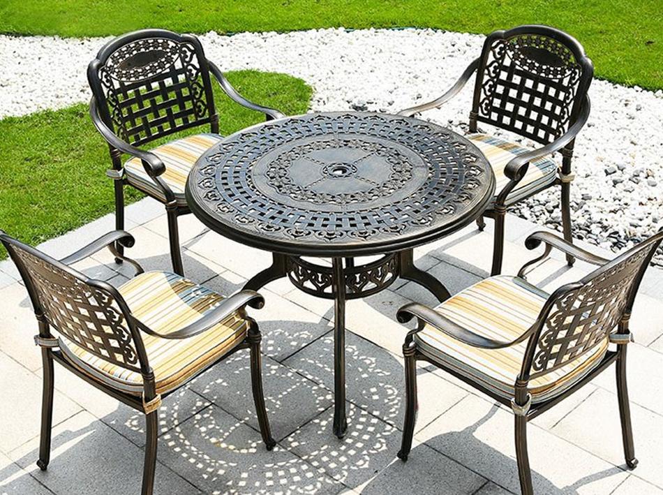 Bàn ghế nhôm đúc chất lượng, có tính thẩm mỹ cao