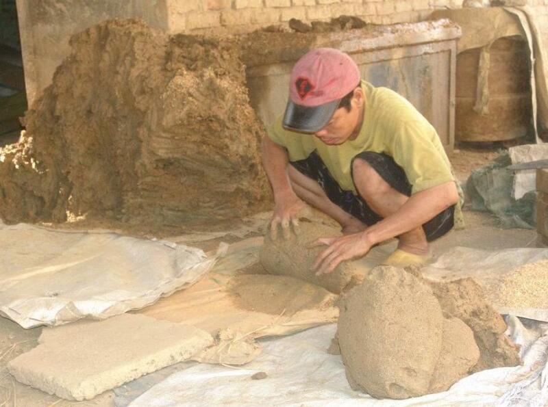 Đúc khuôn kim loại từ cát trộn với chất phụ gia